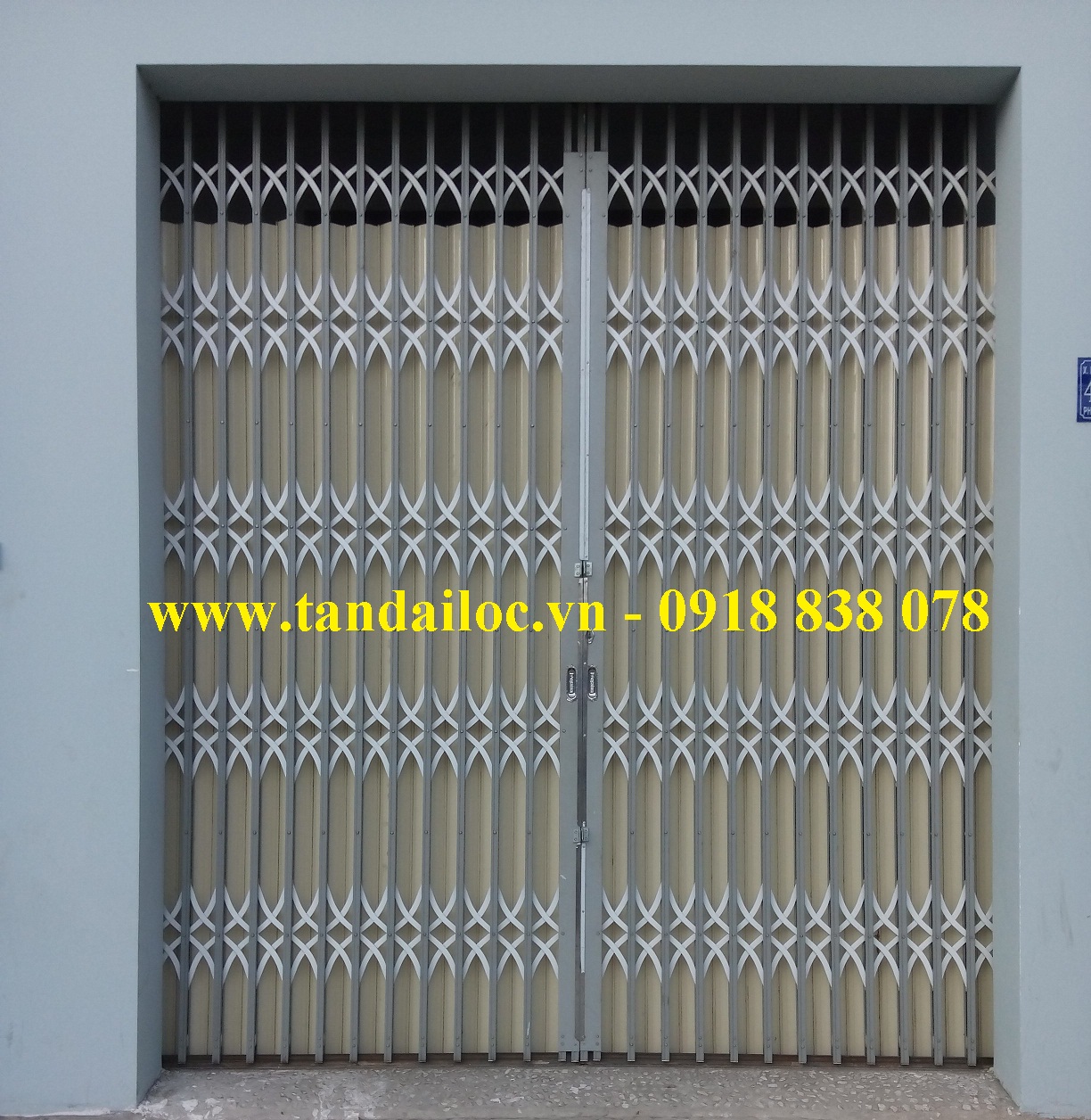 Cửa kéo Đài Loan Tấn Đại Lộc C05